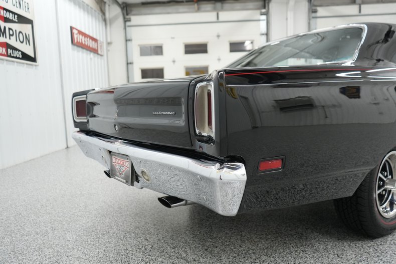 Plymouth-Road-runner-1969-Black-Velvet-Black-34