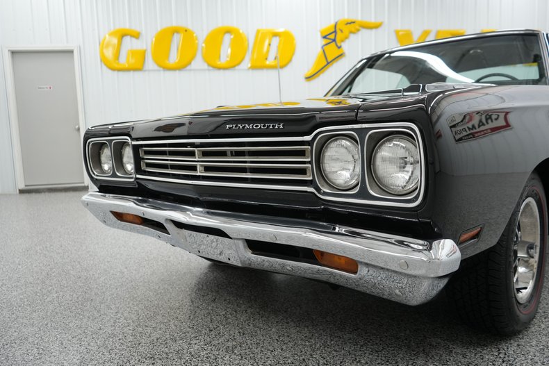 Plymouth-Road-runner-1969-Black-Velvet-Black-35