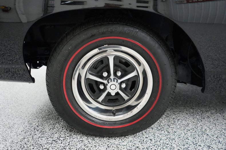 Plymouth-Road-runner-1969-Black-Velvet-Black-37