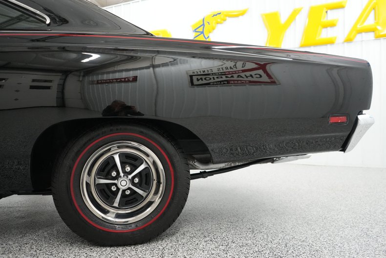 Plymouth-Road-runner-1969-Black-Velvet-Black-38