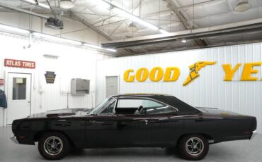 Plymouth-Road-runner-1969-Black-Velvet-Black-4