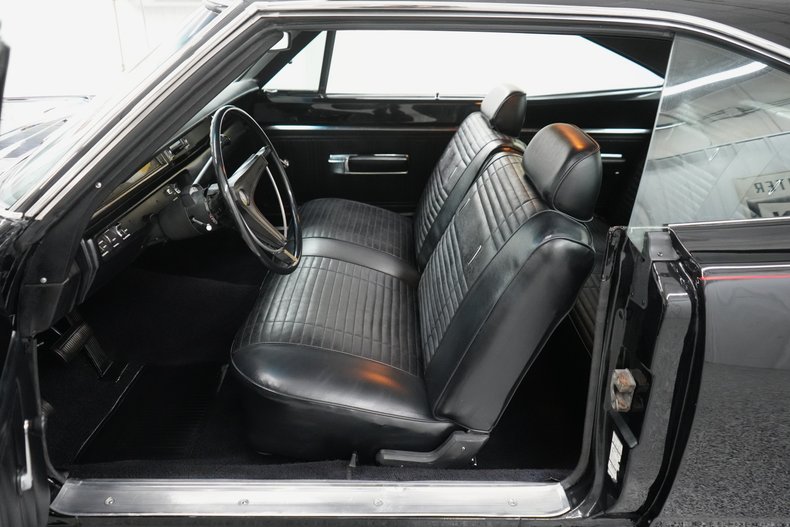 Plymouth-Road-runner-1969-Black-Velvet-Black-40