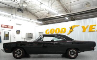 Plymouth-Road-runner-1969-Black-Velvet-Black-5