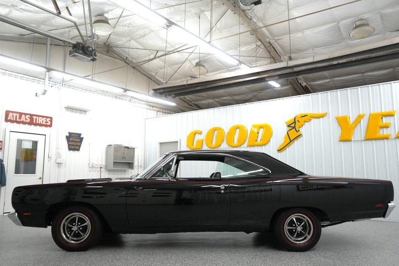 Plymouth-Road-runner-1969-Black-Velvet-Black-5