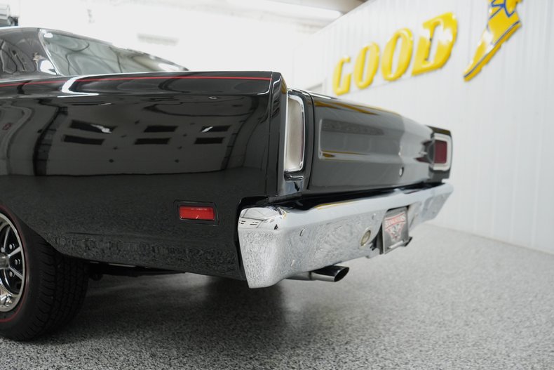 Plymouth-Road-runner-1969-Black-Velvet-Black-9