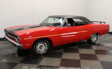 Plymouth-Road-runner-1970-Rally-Red-Black-1