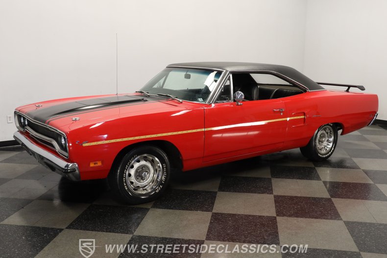 Plymouth-Road-runner-1970-Rally-Red-Black-1