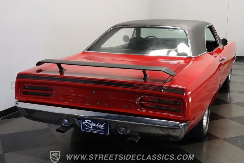 Plymouth-Road-runner-1970-Rally-Red-Black-11