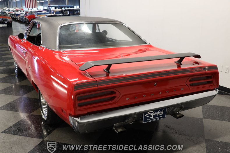 Plymouth-Road-runner-1970-Rally-Red-Black-14