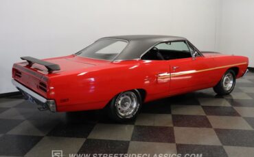 Plymouth-Road-runner-1970-Rally-Red-Black-16