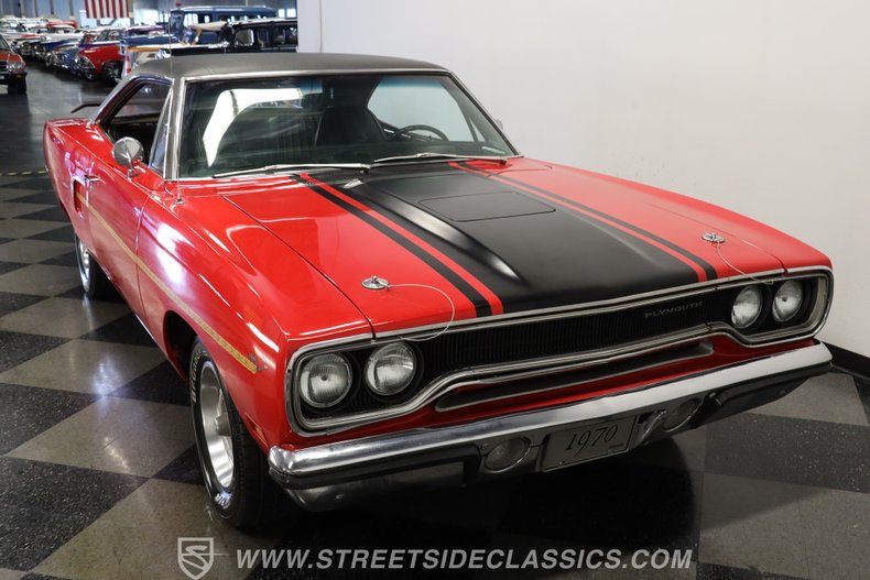 Plymouth-Road-runner-1970-Rally-Red-Black-19