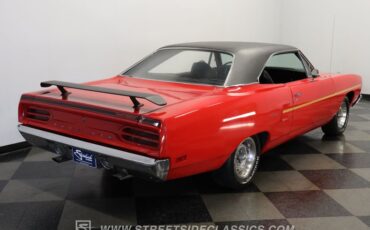 Plymouth-Road-runner-1970-Rally-Red-Black-2