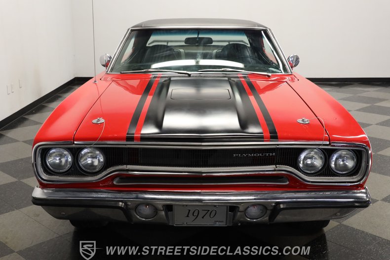 Plymouth-Road-runner-1970-Rally-Red-Black-20