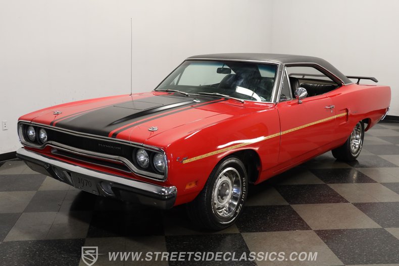 Plymouth-Road-runner-1970-Rally-Red-Black-21