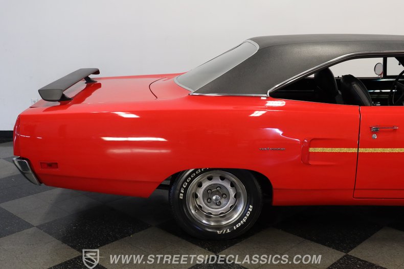 Plymouth-Road-runner-1970-Rally-Red-Black-22