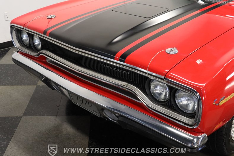 Plymouth-Road-runner-1970-Rally-Red-Black-23