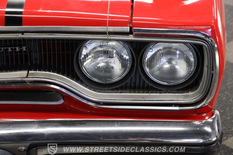 Plymouth-Road-runner-1970-Rally-Red-Black-24