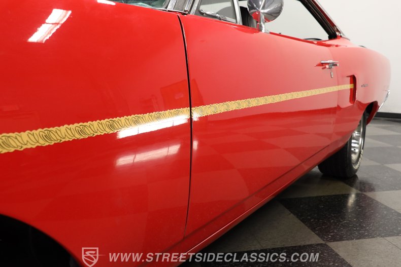 Plymouth-Road-runner-1970-Rally-Red-Black-25