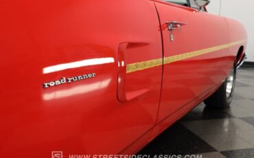 Plymouth-Road-runner-1970-Rally-Red-Black-27