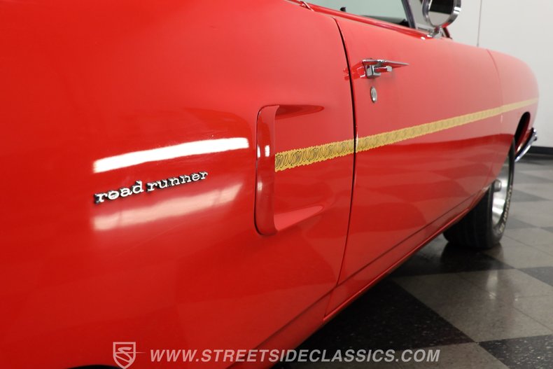 Plymouth-Road-runner-1970-Rally-Red-Black-27