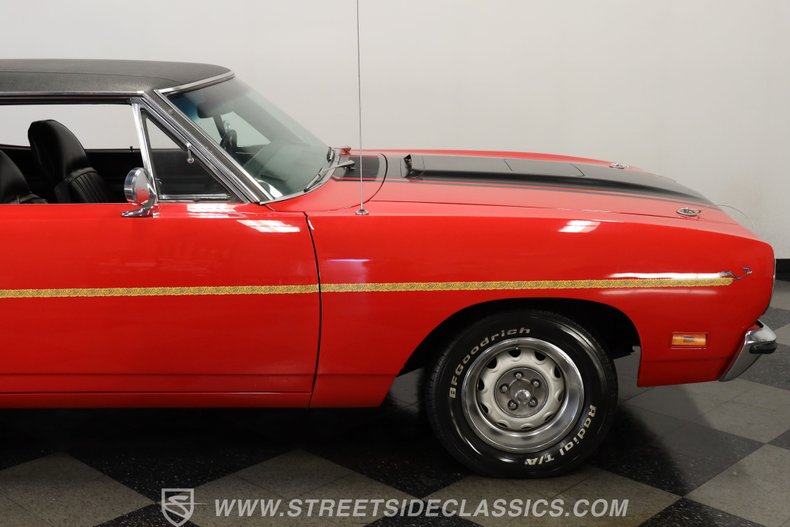 Plymouth-Road-runner-1970-Rally-Red-Black-28