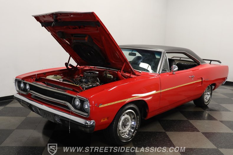 Plymouth-Road-runner-1970-Rally-Red-Black-29