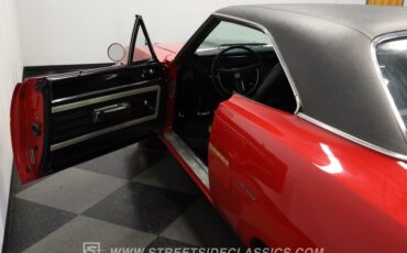 Plymouth-Road-runner-1970-Rally-Red-Black-32