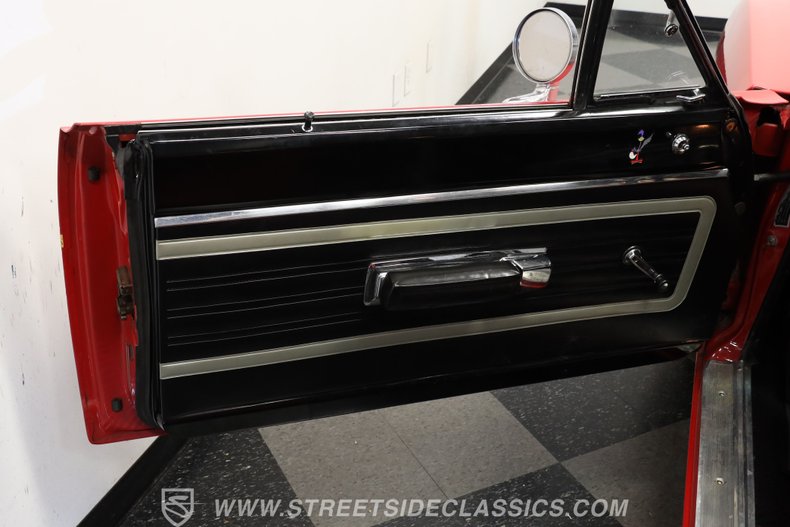 Plymouth-Road-runner-1970-Rally-Red-Black-33