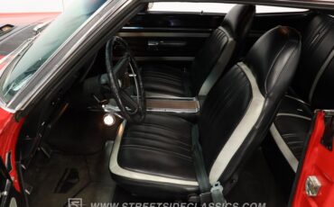 Plymouth-Road-runner-1970-Rally-Red-Black-34