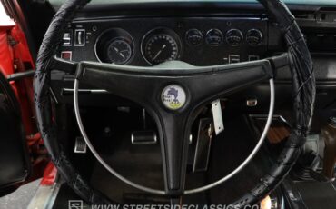 Plymouth-Road-runner-1970-Rally-Red-Black-35