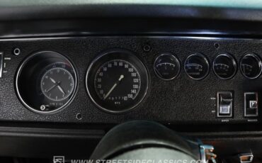 Plymouth-Road-runner-1970-Rally-Red-Black-36