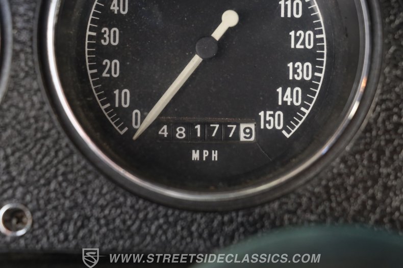 Plymouth-Road-runner-1970-Rally-Red-Black-37