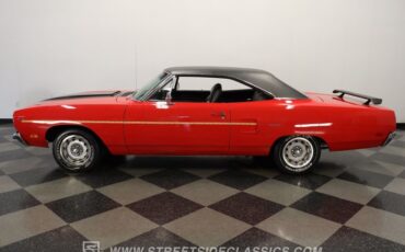 Plymouth-Road-runner-1970-Rally-Red-Black