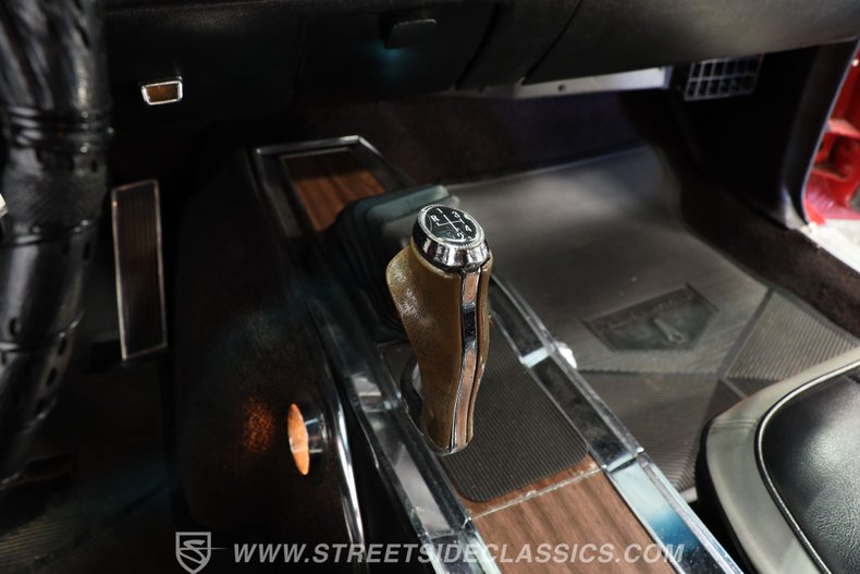 Plymouth-Road-runner-1970-Rally-Red-Black-39