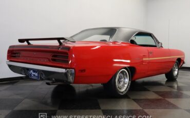 Plymouth-Road-runner-1970-Rally-Red-Black-4