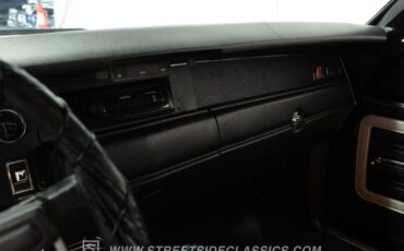 Plymouth-Road-runner-1970-Rally-Red-Black-40