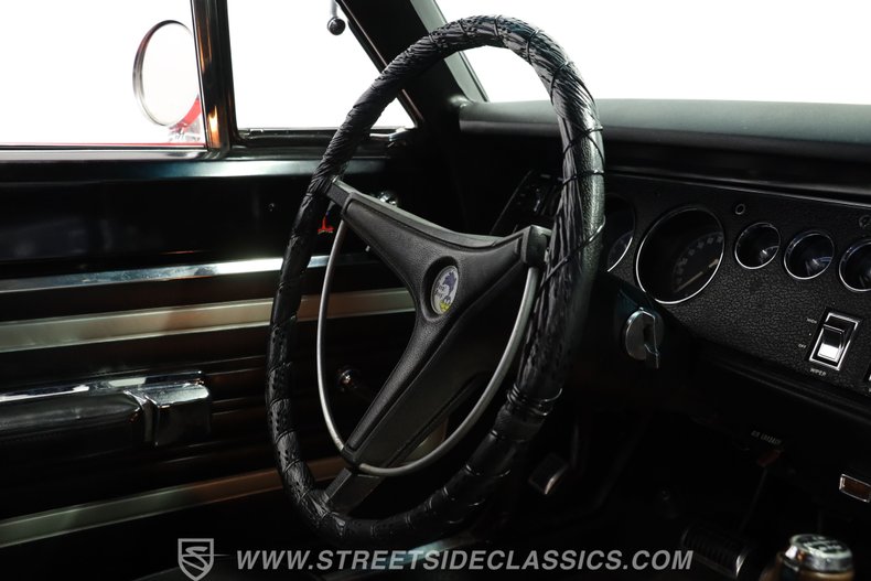 Plymouth-Road-runner-1970-Rally-Red-Black-42