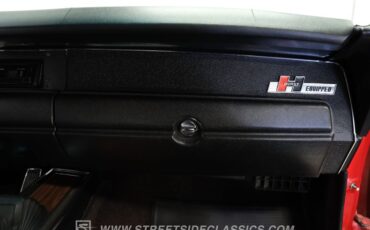 Plymouth-Road-runner-1970-Rally-Red-Black-43