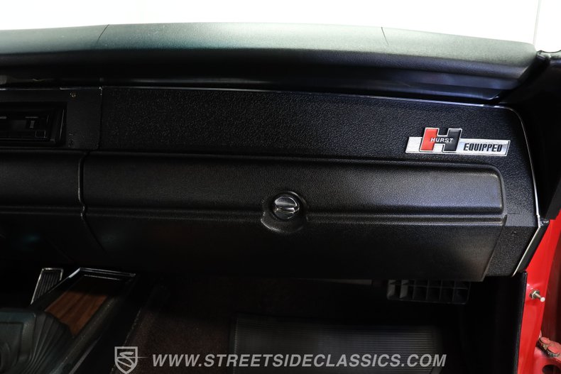 Plymouth-Road-runner-1970-Rally-Red-Black-43