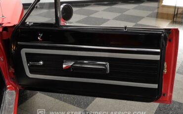 Plymouth-Road-runner-1970-Rally-Red-Black-44