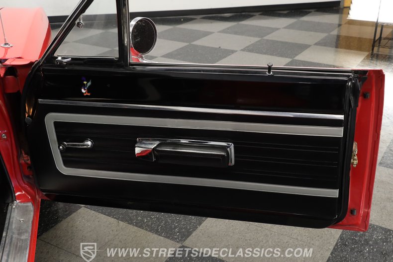 Plymouth-Road-runner-1970-Rally-Red-Black-44