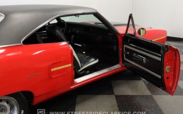 Plymouth-Road-runner-1970-Rally-Red-Black-45