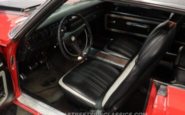 Plymouth-Road-runner-1970-Rally-Red-Black-46