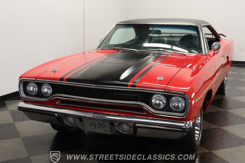Plymouth-Road-runner-1970-Rally-Red-Black-47