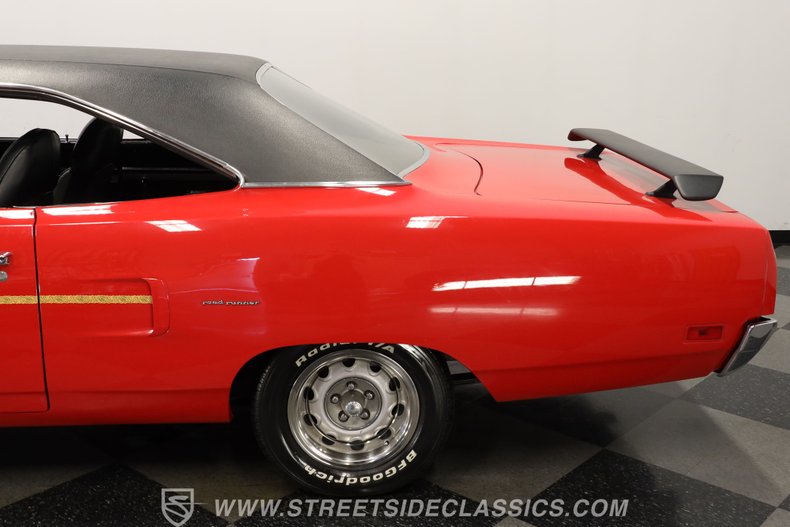 Plymouth-Road-runner-1970-Rally-Red-Black-49