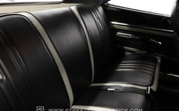 Plymouth-Road-runner-1970-Rally-Red-Black-6