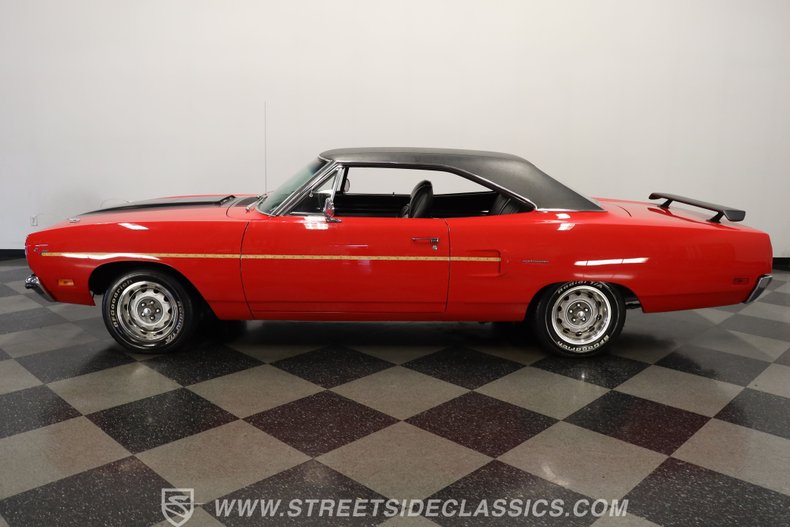 Plymouth-Road-runner-1970-Rally-Red-Black