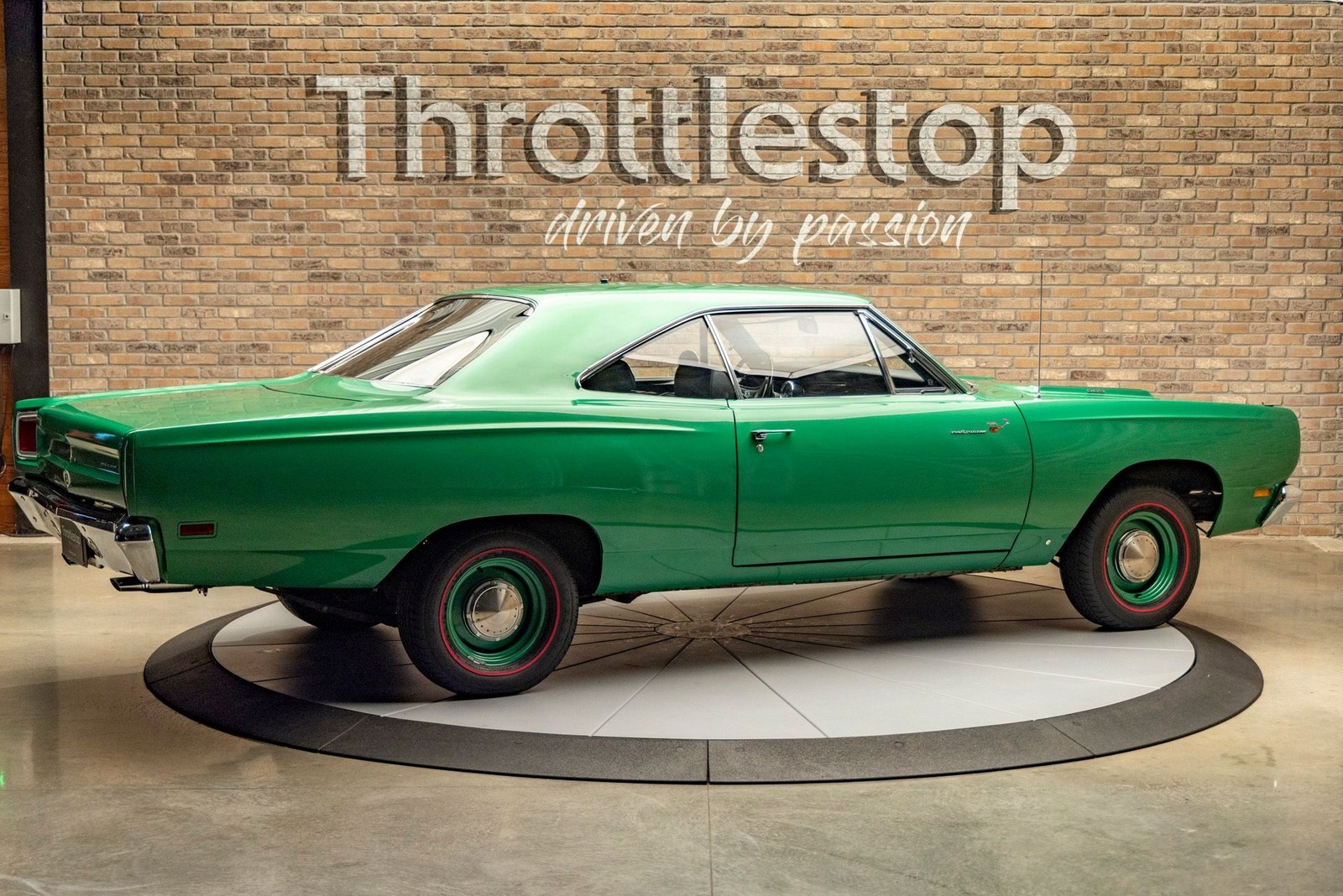 Plymouth-Roadrunner-1969-Other-3