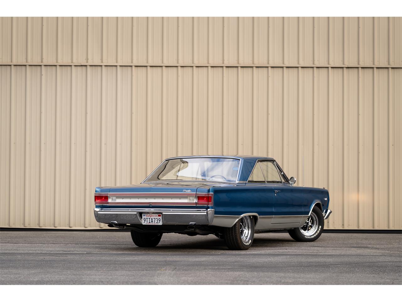 Plymouth-Satellite-1967-Bright-Blue-Pearl-White-1