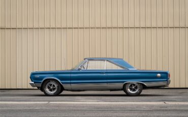 Plymouth-Satellite-1967-Bright-Blue-Pearl-White-10